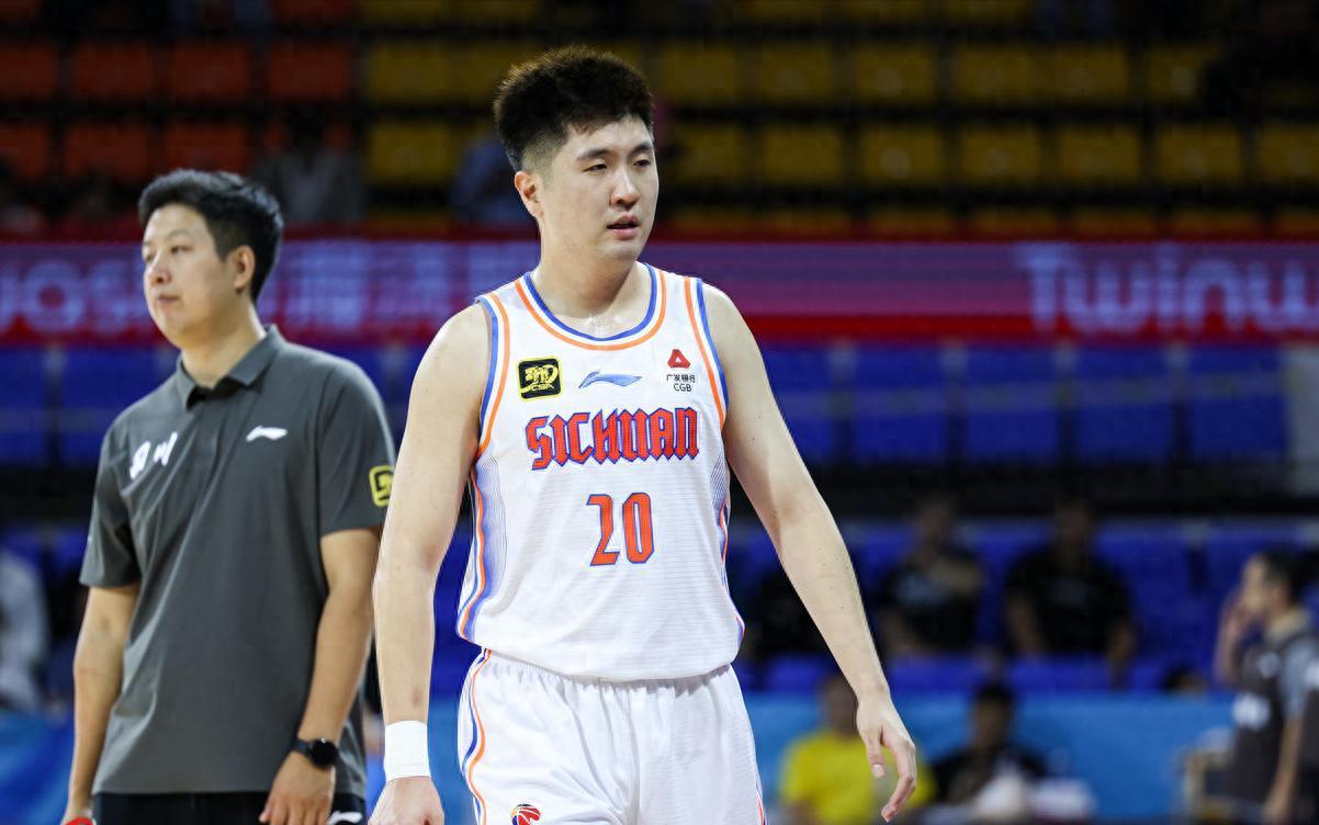 世界杯赛事平台安装-杜锋爱徒加盟NBL，新疆后卫伤势接近郭艾伦，杨舒予成女篮队长