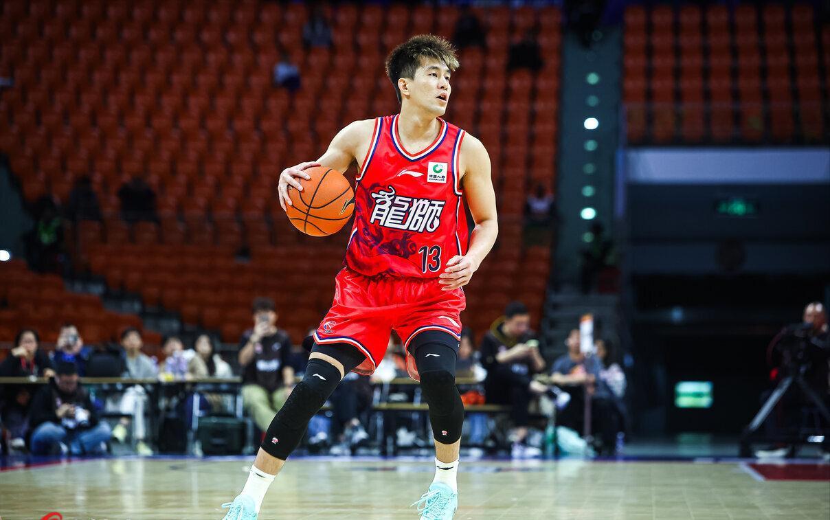 世界杯赛事平台安装-杜锋爱徒加盟NBL，新疆后卫伤势接近郭艾伦，杨舒予成女篮队长