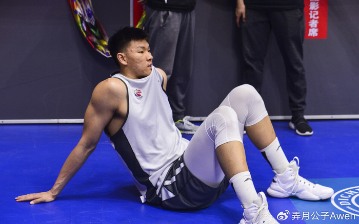 连续7场被弃用！拿600万带薪看球，球迷：中国最成功的打工人|范子铭|许利民|北京队|北京|浙江队_新浪体育_新浪新闻