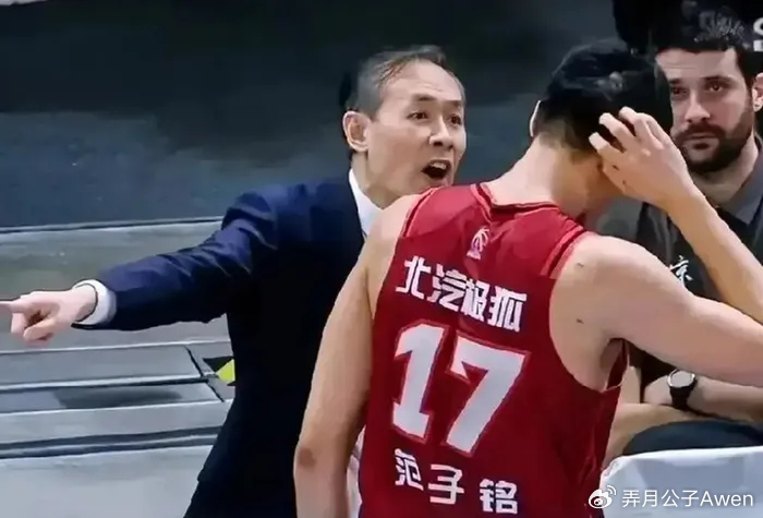 连续7场被弃用！拿600万带薪看球，球迷：中国最成功的打工人|范子铭|许利民|北京队|北京|浙江队_新浪体育_新浪新闻